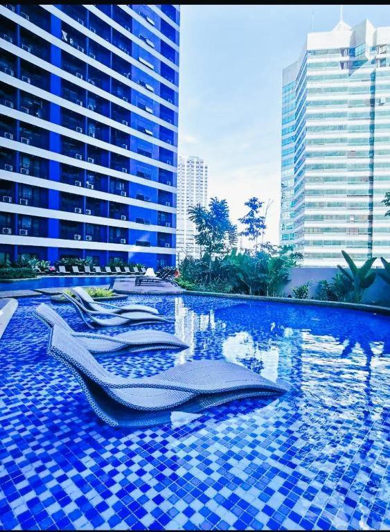 Deluxe Apartments Cozy & Homy In Makati Manila Netflix Екстер'єр фото